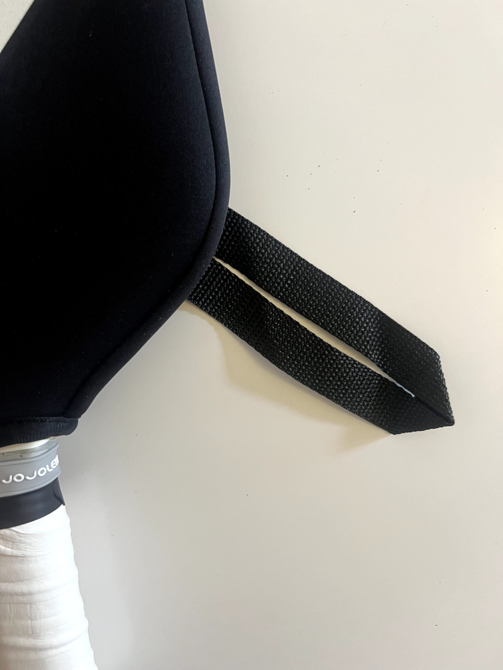 Hanging strap on the JOJOLEMON Shark 100 paddle cover