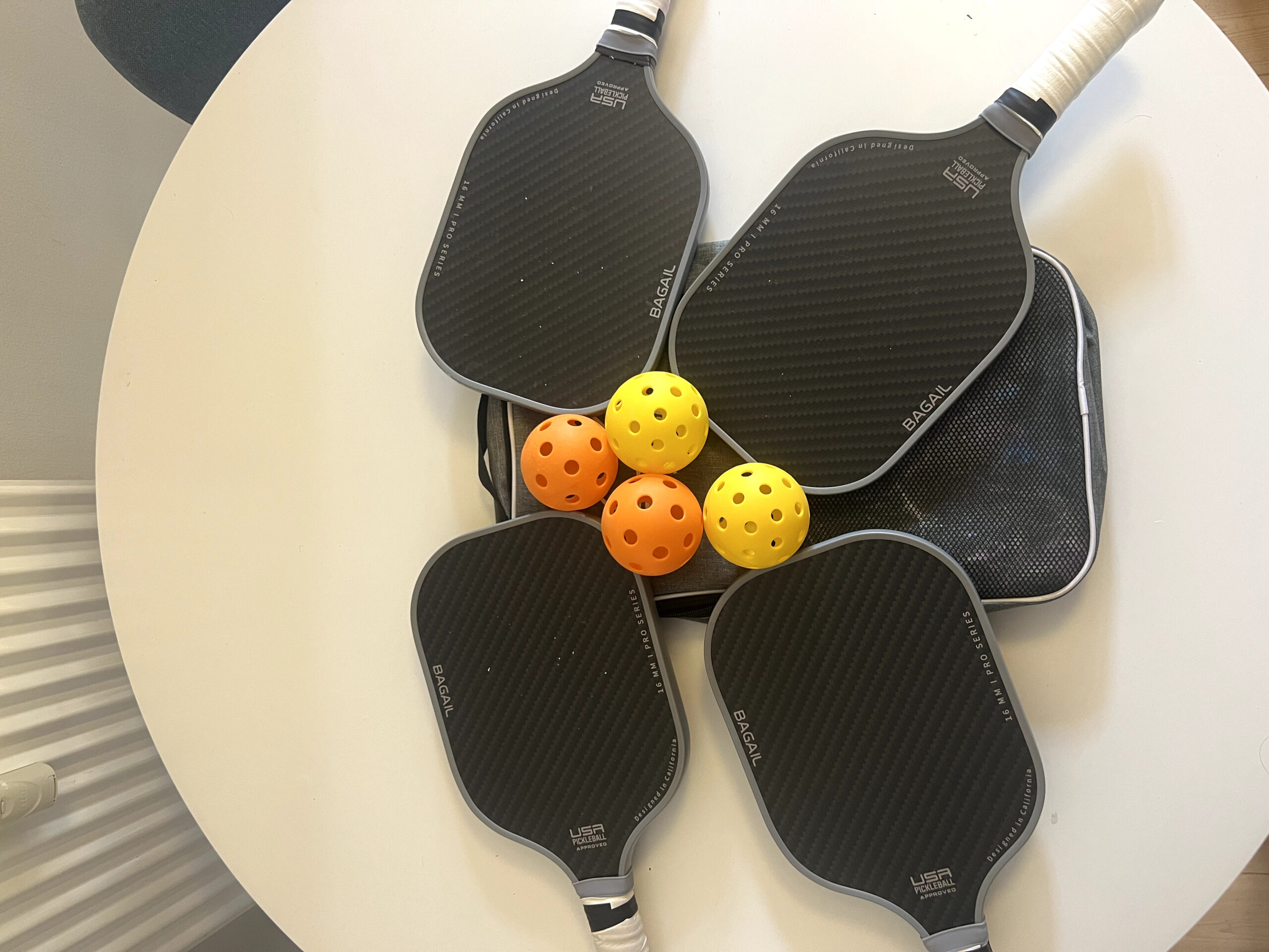 Conjunto de raquetes BAGAIL após aproximadamente dez horas de treino de pickleball ao ar livre