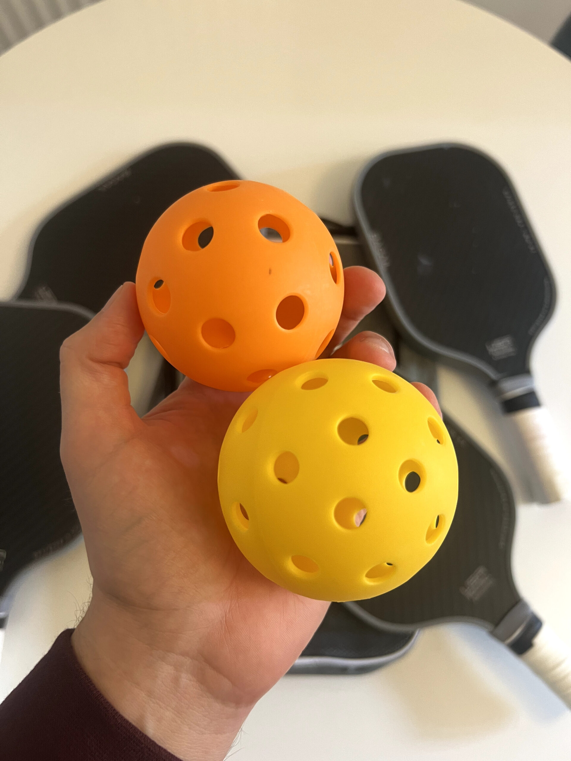 Bolas externas de pickleball fornecidas com o conjunto BAGAIL avaliado