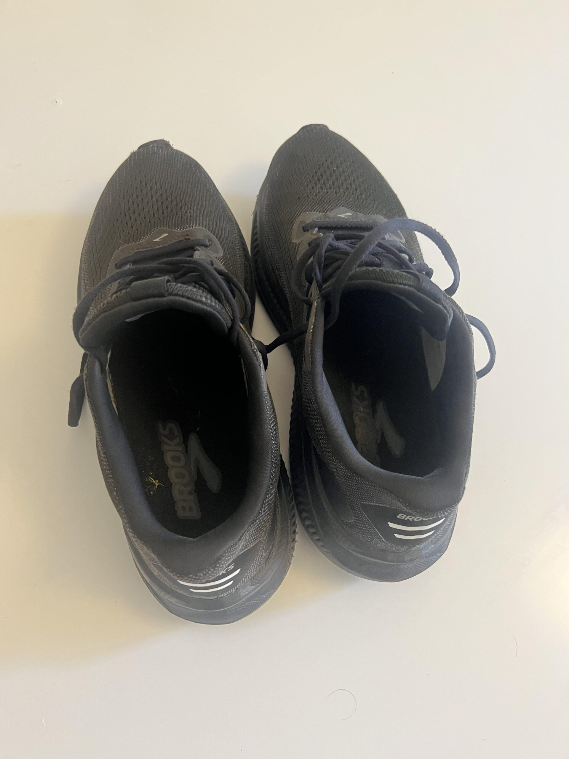 Black Brooks Ghost 17 GTX shoes showing the heel collar, interior and insole