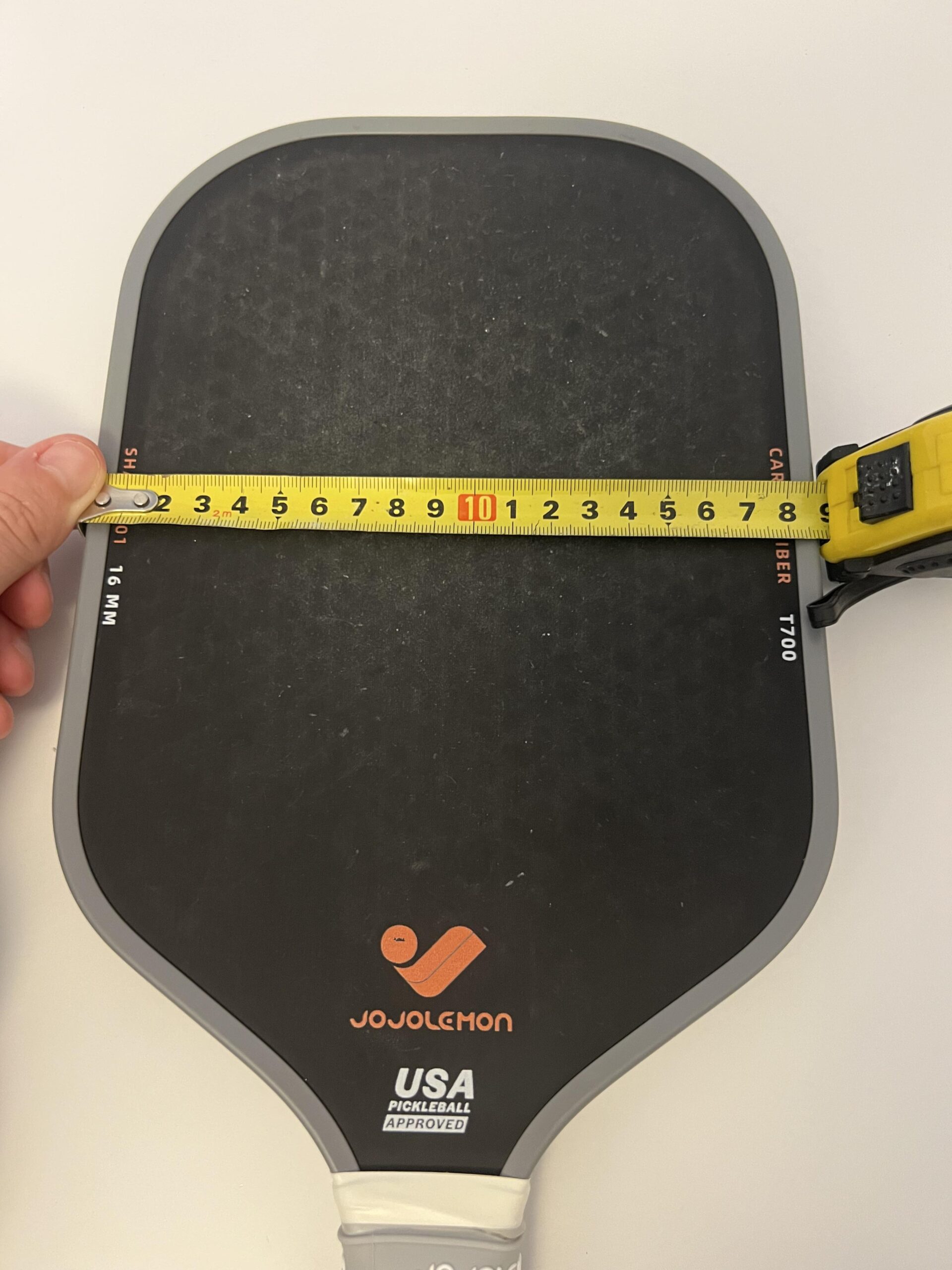 JOJOLEMON Shark 100 paddle width measured with a tape measure
