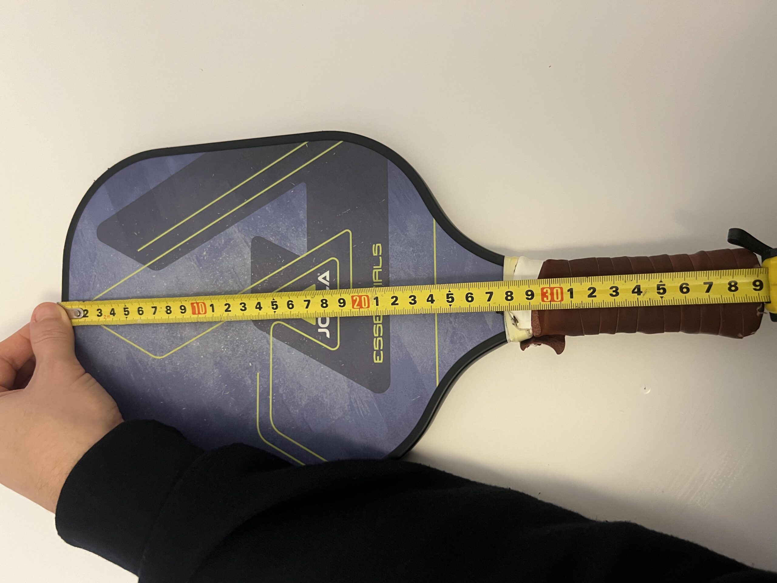 Comprimento da JOOLA Essentials medido com fita métrica