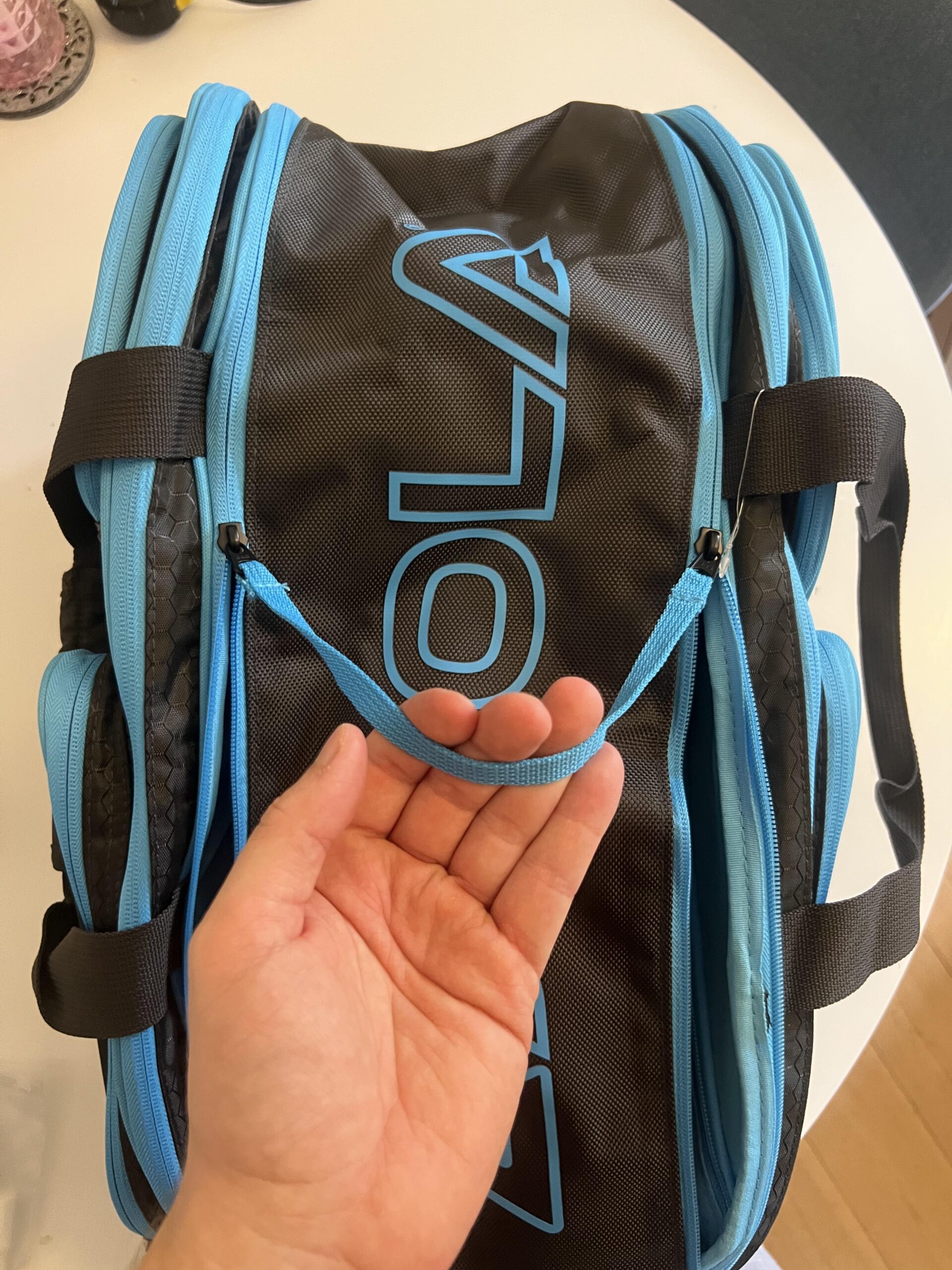 Convertible carry strap detail on JOOLA Tour Elite bag