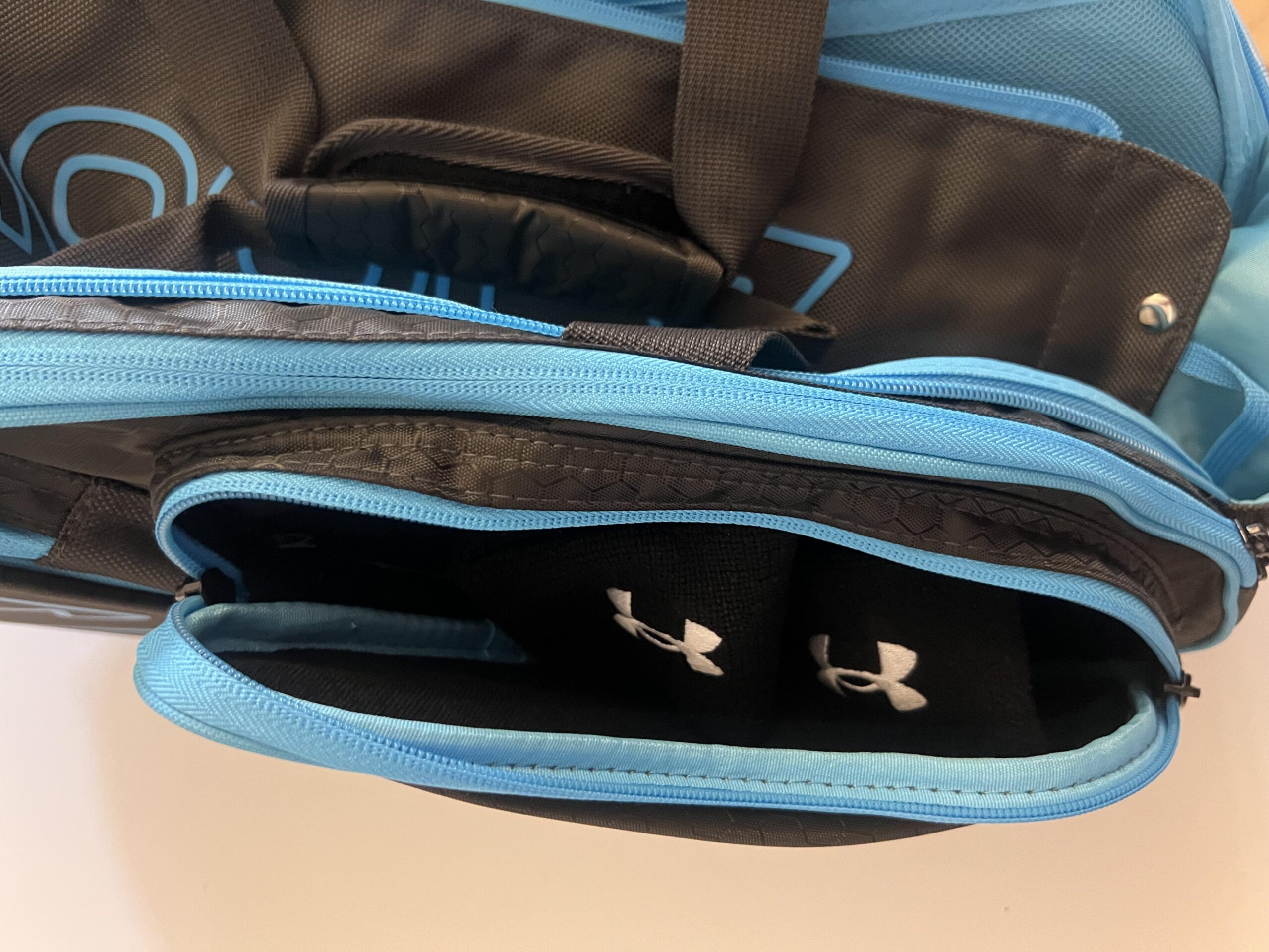 Opened thermal-lined paddle compartment in JOOLA Tour Elite bag